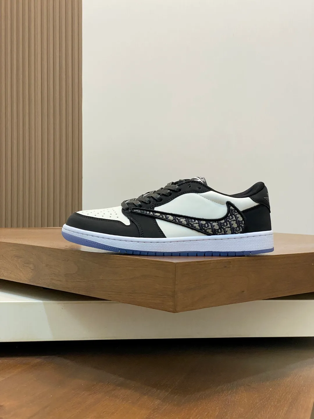 Men's shoes 💰700 [Dior-AIR] Dior co-branded model - high-end quality original single casual sports sneakers - upper: 🔝 silk calfskin, toe punching technology, tongue, brand cloth label, heel. embroidered brand logo - lining: brand canvas - outsole: original TPR·rubber·two-color molded outsole -super high quality control·fine workmanship·prominent (high-end·luxury·grade) -Size: 39-44 (38, 45, 46, can be customized)
